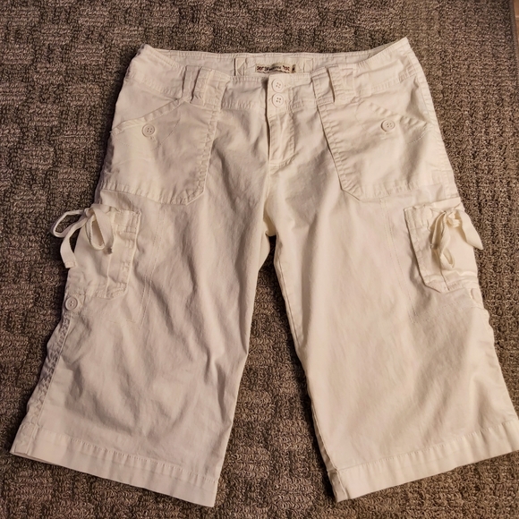 Forever 21 Cargo Capri - Picture 1 of 6